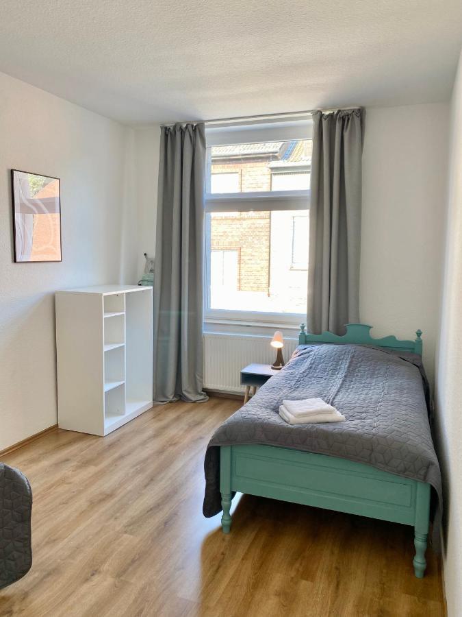 2 Rooms, Free Parking, 25 Min To Duesseldorf, 150 Mbps Wlan Дуйсбург Экстерьер фото