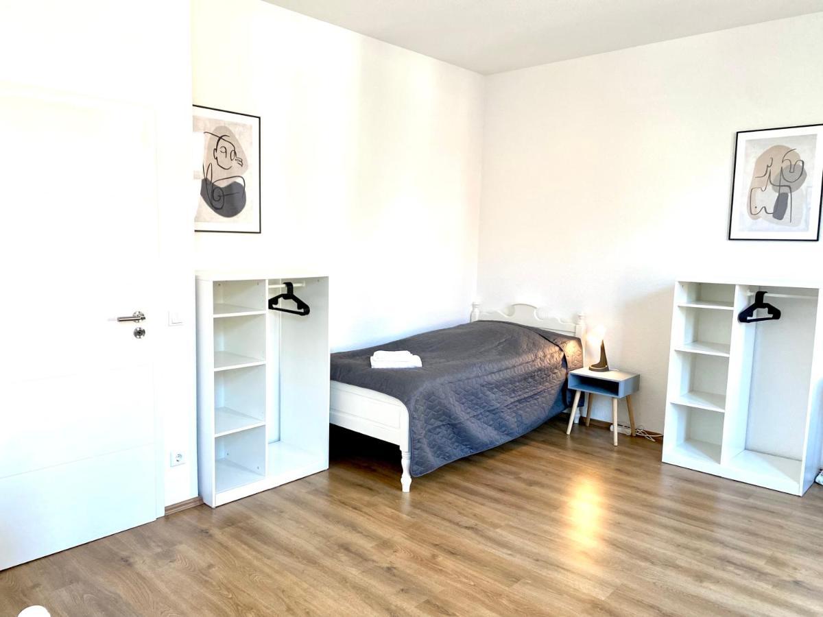 2 Rooms, Free Parking, 25 Min To Duesseldorf, 150 Mbps Wlan Дуйсбург Экстерьер фото