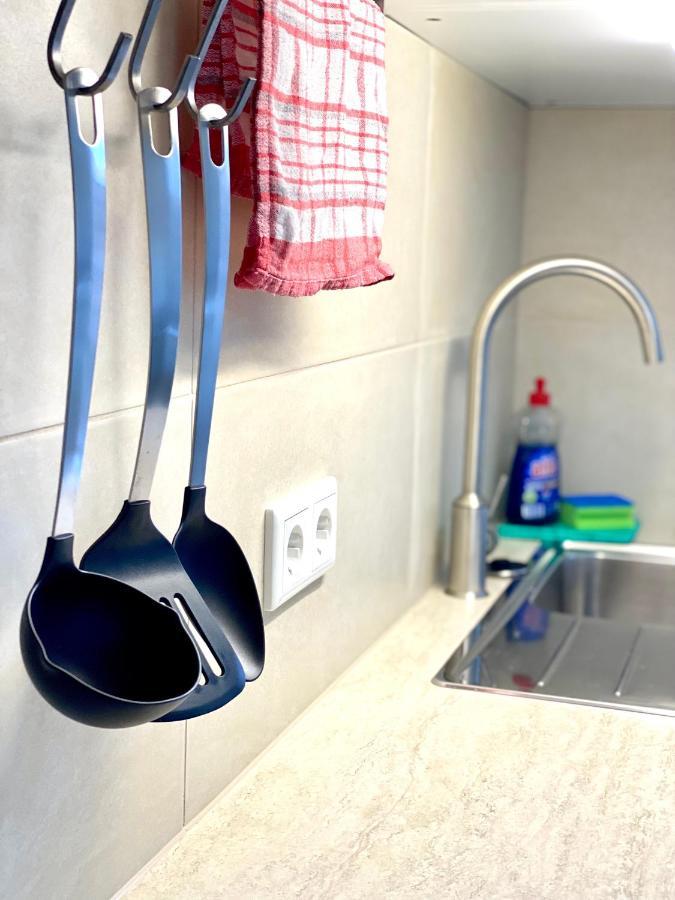 2 Rooms, Free Parking, 25 Min To Duesseldorf, 150 Mbps Wlan Дуйсбург Экстерьер фото