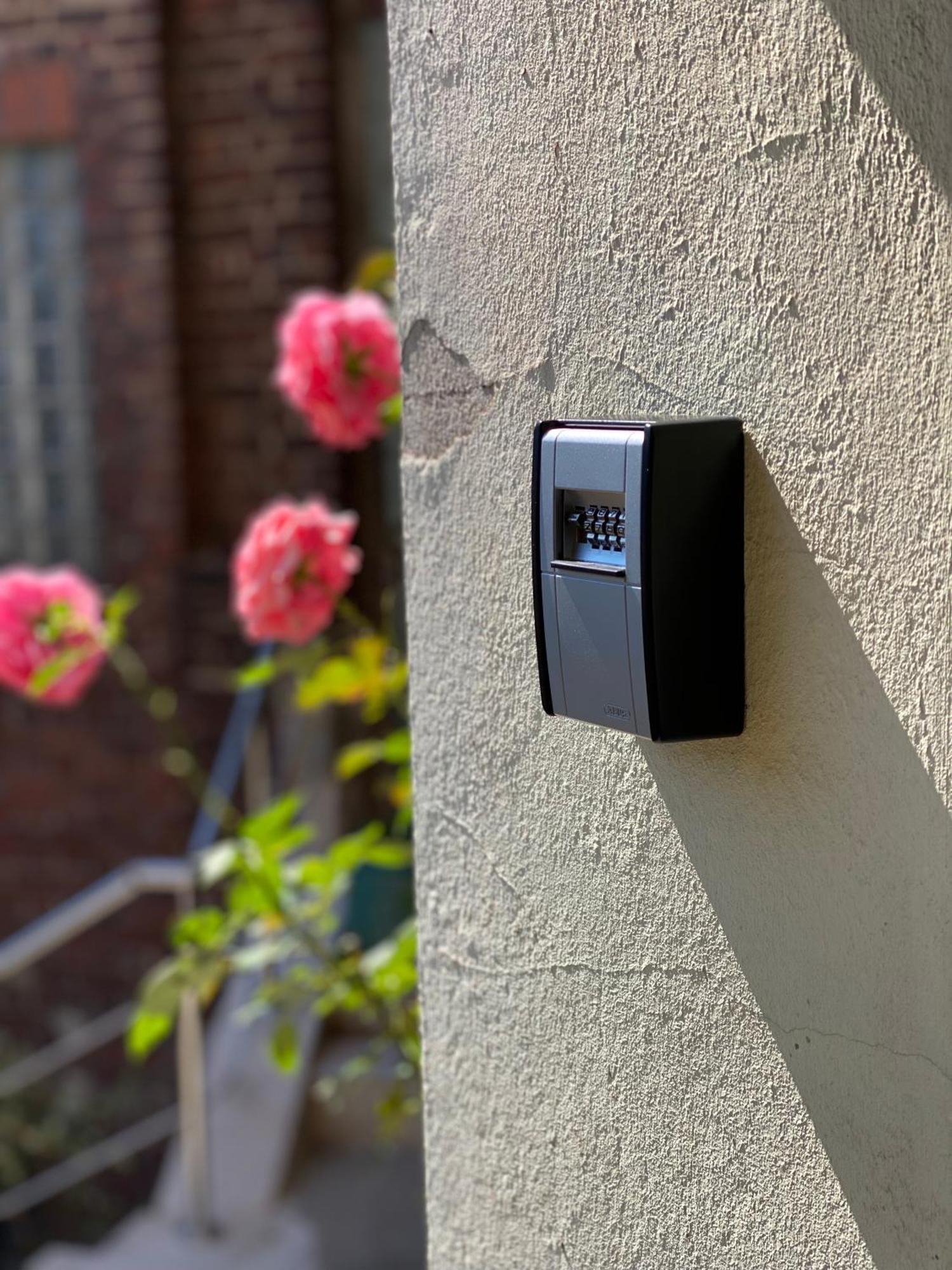 2 Rooms, Free Parking, 25 Min To Duesseldorf, 150 Mbps Wlan Дуйсбург Экстерьер фото