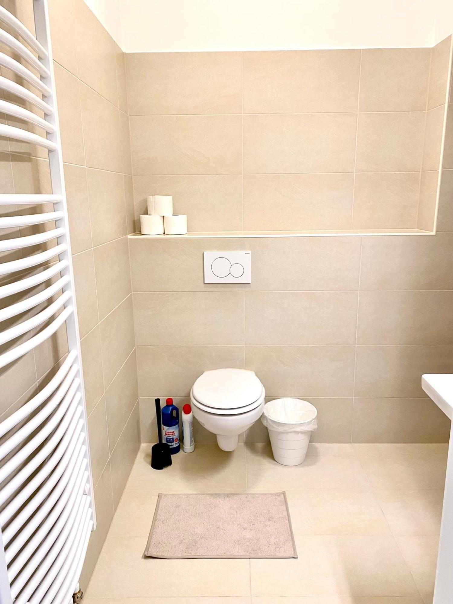 2 Rooms, Free Parking, 25 Min To Duesseldorf, 150 Mbps Wlan Дуйсбург Экстерьер фото